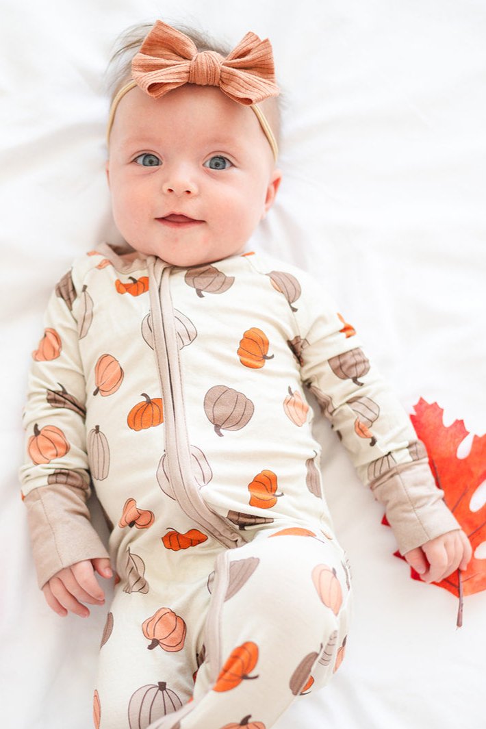 PREORDER - Pumpkins Beige (Convertible Zip Footies)
