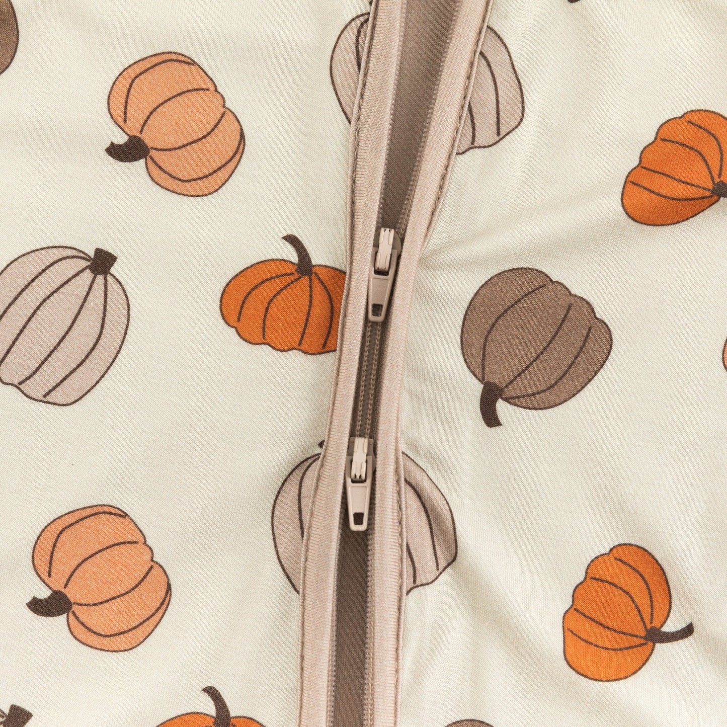 PREORDER - Pumpkins Beige (Convertible Zip Footies)