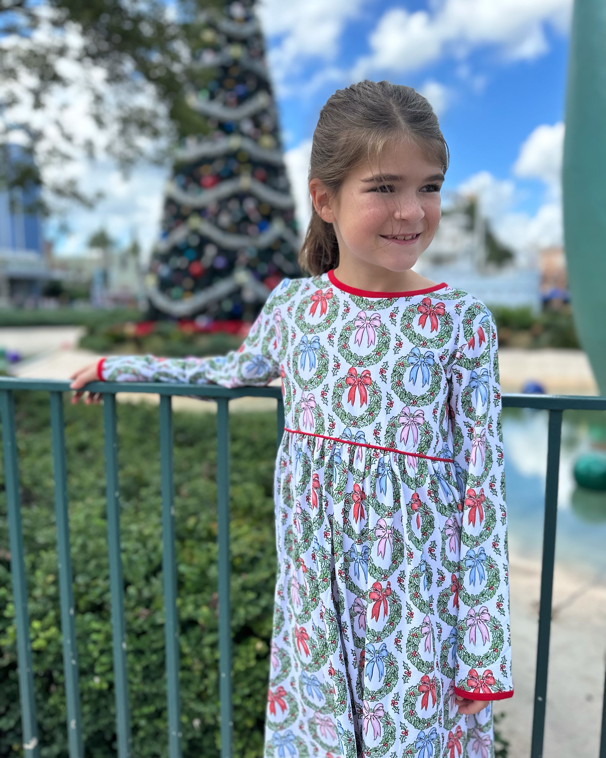 Christmas Wreath with Bow Harper Dress – Three Bees Company