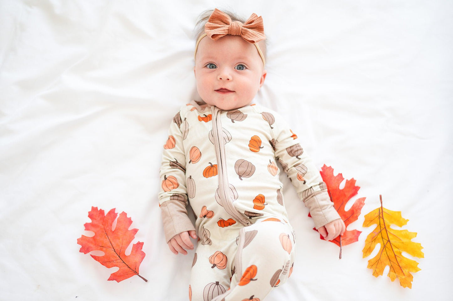 PREORDER - Pumpkins Beige (Convertible Zip Footies)